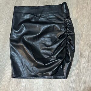 Zara Black Faux Leather Skirt with Side Ruching Size S 🦄